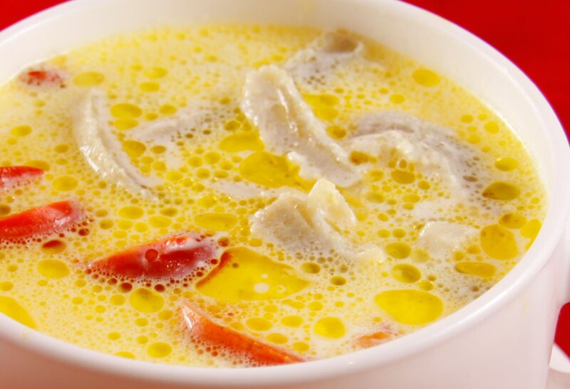 Bucatareasa, femeie ajutor de bucatar,